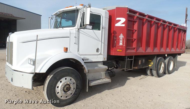 image for item DC2427 1990 Kenworth T450 grain truck