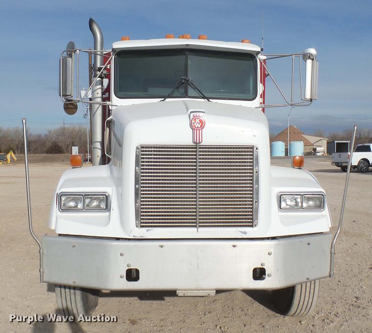 image for item DC2427 1990 Kenworth T450 grain truck