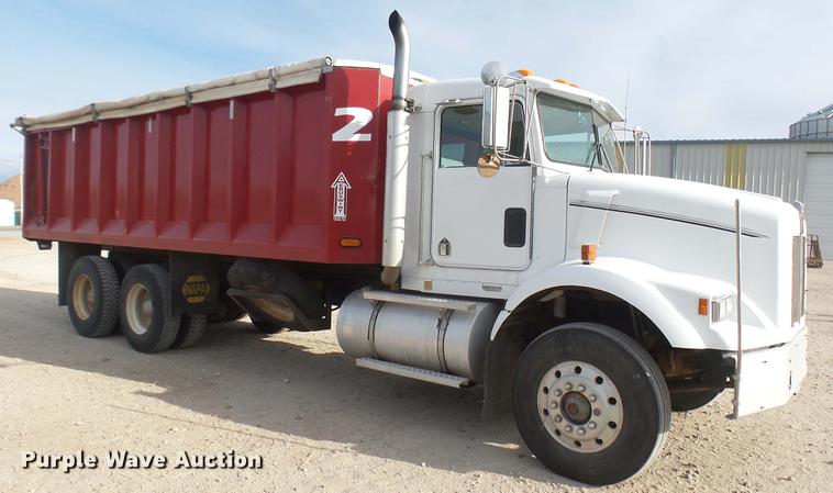 image for item DC2427 1990 Kenworth T450 grain truck