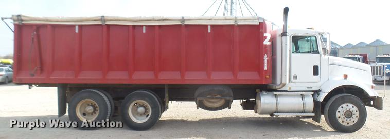 image for item DC2427 1990 Kenworth T450 grain truck