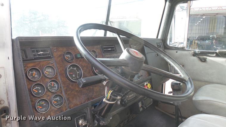 image for item DC2427 1990 Kenworth T450 grain truck