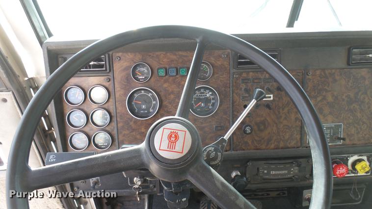 image for item DC2427 1990 Kenworth T450 grain truck