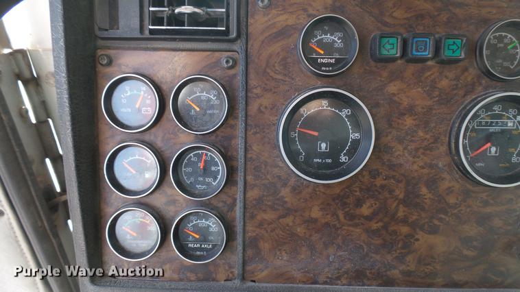 image for item DC2427 1990 Kenworth T450 grain truck