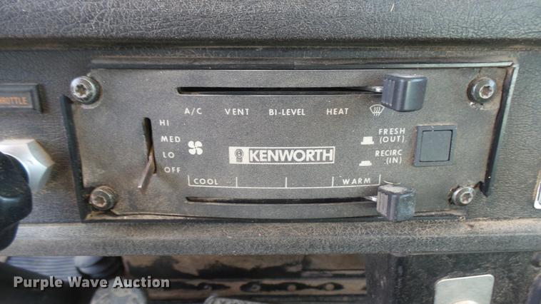 image for item DC2427 1990 Kenworth T450 grain truck