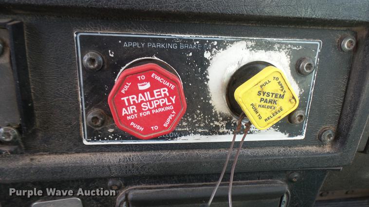 image for item DC2427 1990 Kenworth T450 grain truck