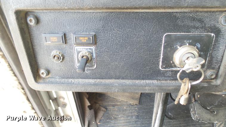 image for item DC2427 1990 Kenworth T450 grain truck