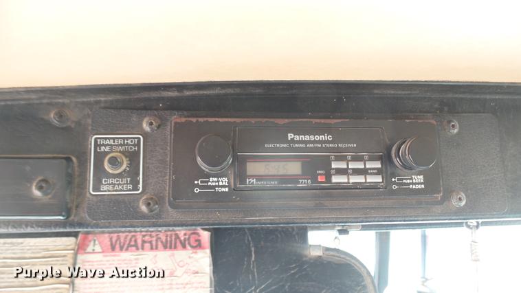 image for item DC2427 1990 Kenworth T450 grain truck