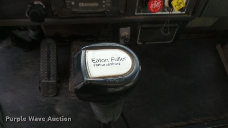 image for item DC2427 1990 Kenworth T450 grain truck