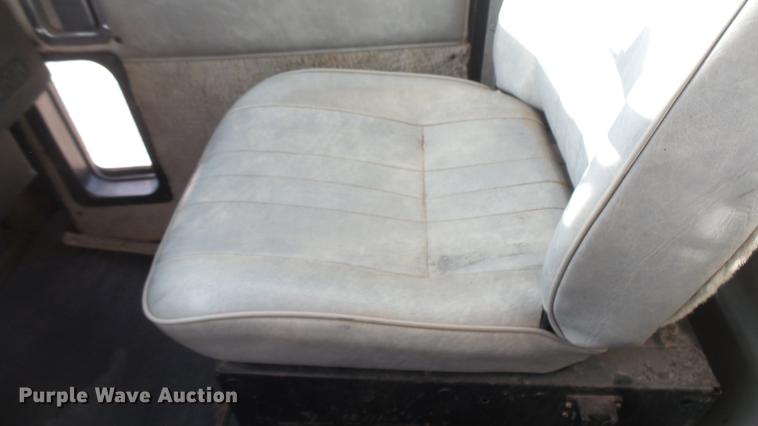 image for item DC2427 1990 Kenworth T450 grain truck