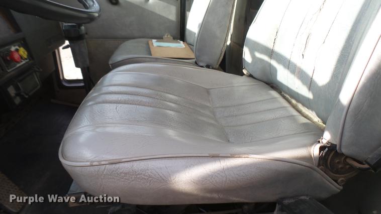 image for item DC2427 1990 Kenworth T450 grain truck