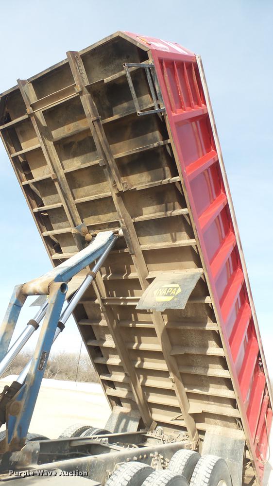 image for item DC2427 1990 Kenworth T450 grain truck