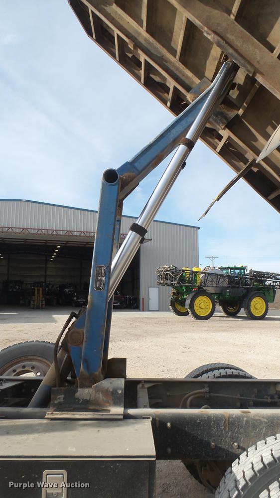 image for item DC2427 1990 Kenworth T450 grain truck