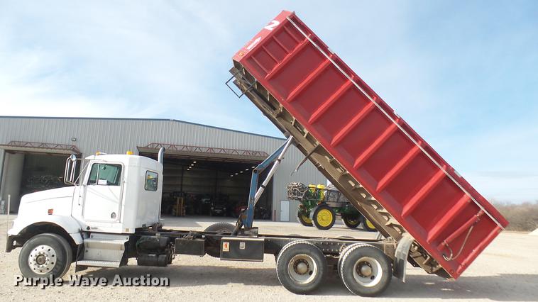 image for item DC2427 1990 Kenworth T450 grain truck