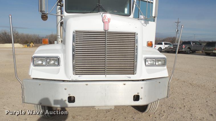 image for item DC2427 1990 Kenworth T450 grain truck