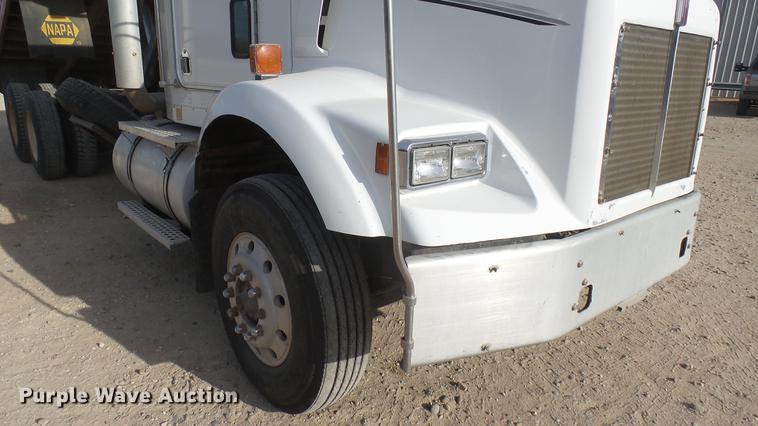 image for item DC2427 1990 Kenworth T450 grain truck