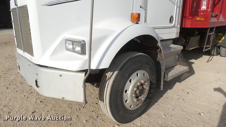 image for item DC2427 1990 Kenworth T450 grain truck