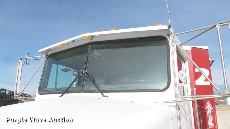 image for item DC2427 1990 Kenworth T450 grain truck