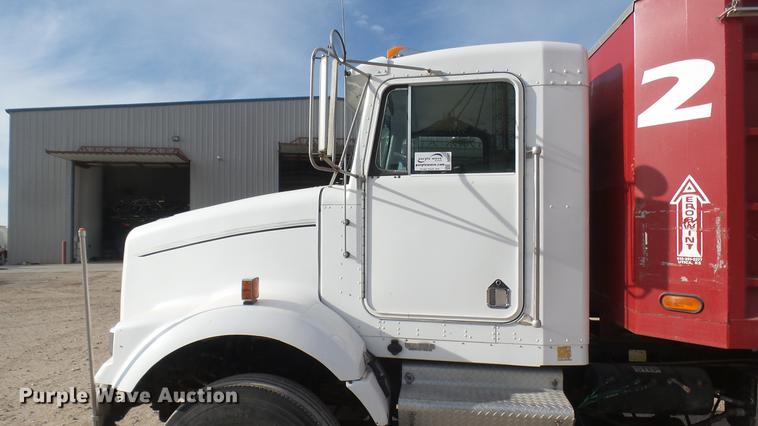 image for item DC2427 1990 Kenworth T450 grain truck