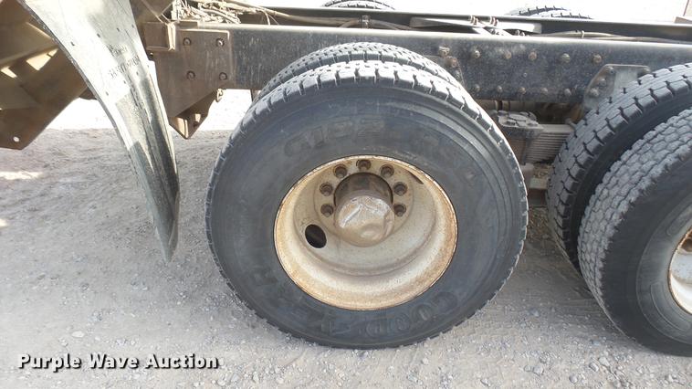 image for item DC2427 1990 Kenworth T450 grain truck