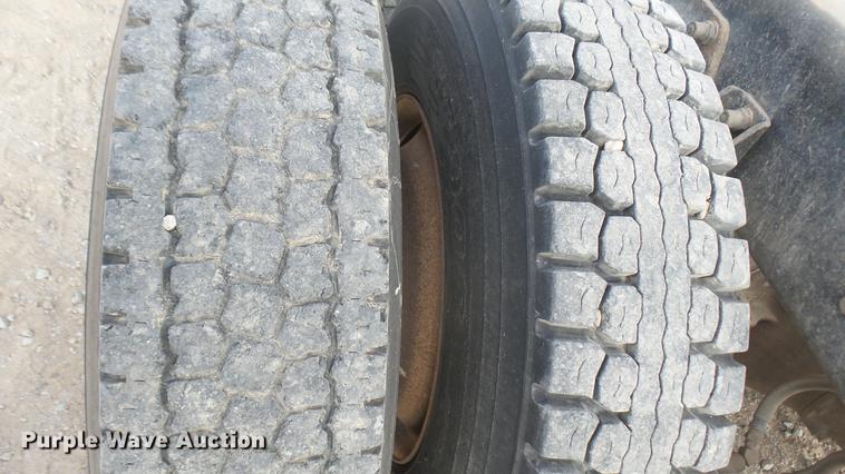 image for item DC2427 1990 Kenworth T450 grain truck