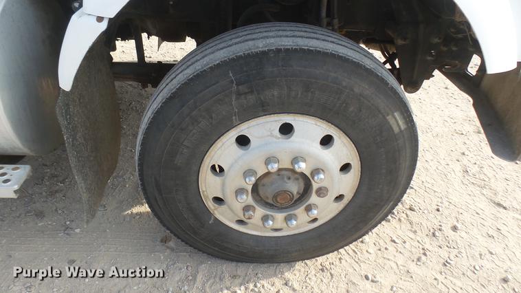 image for item DC2427 1990 Kenworth T450 grain truck