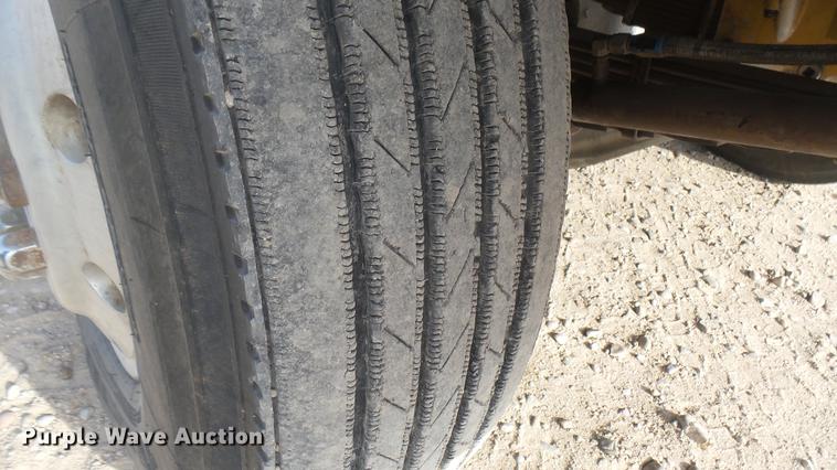 image for item DC2427 1990 Kenworth T450 grain truck