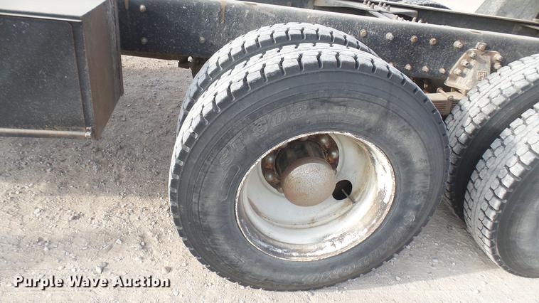 image for item DC2427 1990 Kenworth T450 grain truck