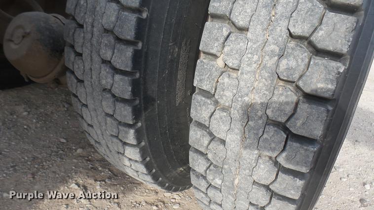 image for item DC2427 1990 Kenworth T450 grain truck