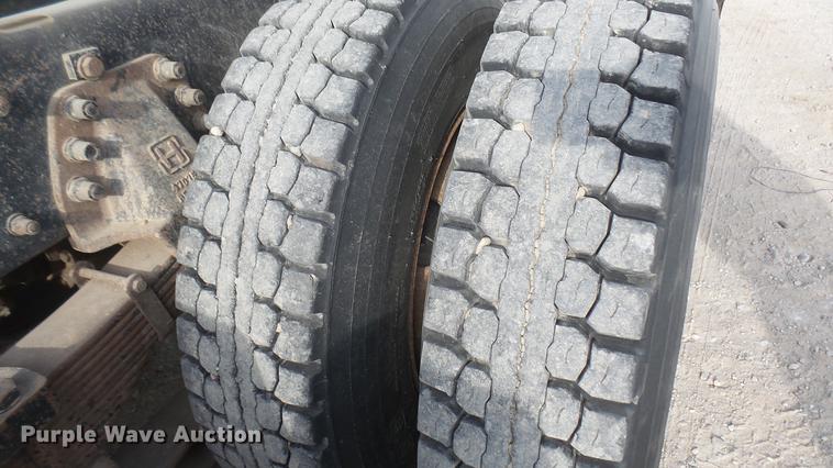 image for item DC2427 1990 Kenworth T450 grain truck