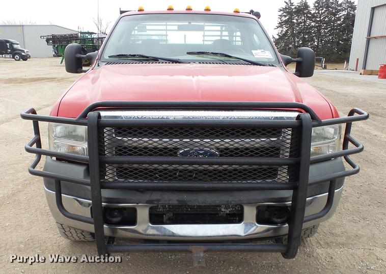 image for item DC2432 2006 Ford F350 Super Duty XLT flatbed pickup truck