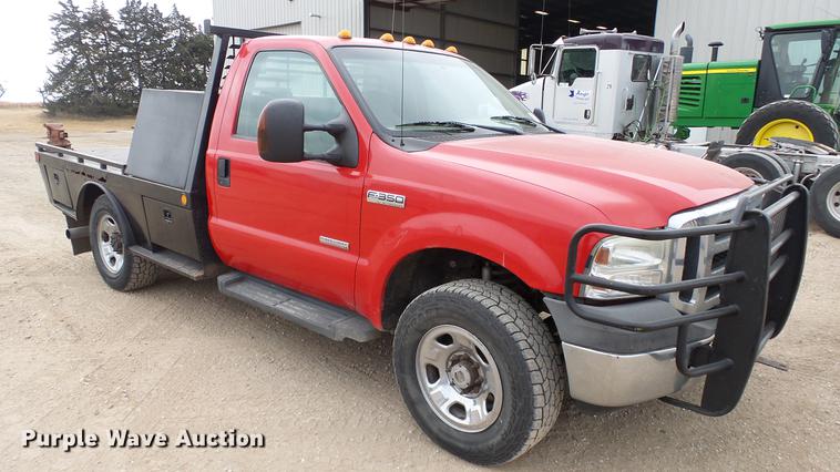image for item DC2432 2006 Ford F350 Super Duty XLT flatbed pickup truck