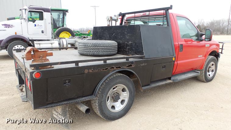image for item DC2432 2006 Ford F350 Super Duty XLT flatbed pickup truck