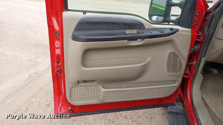 image for item DC2432 2006 Ford F350 Super Duty XLT flatbed pickup truck