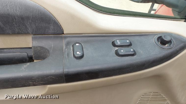 image for item DC2432 2006 Ford F350 Super Duty XLT flatbed pickup truck