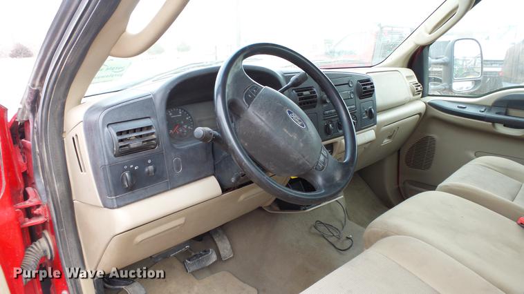 image for item DC2432 2006 Ford F350 Super Duty XLT flatbed pickup truck