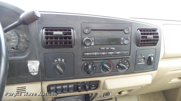 image for item DC2432 2006 Ford F350 Super Duty XLT flatbed pickup truck