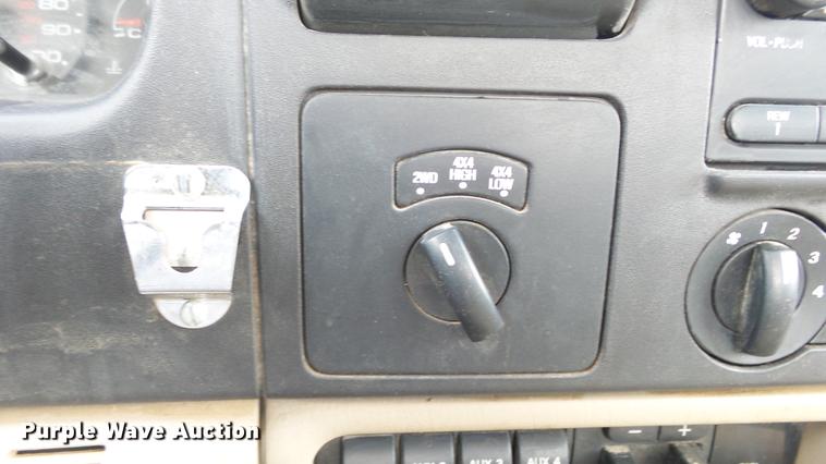 image for item DC2432 2006 Ford F350 Super Duty XLT flatbed pickup truck