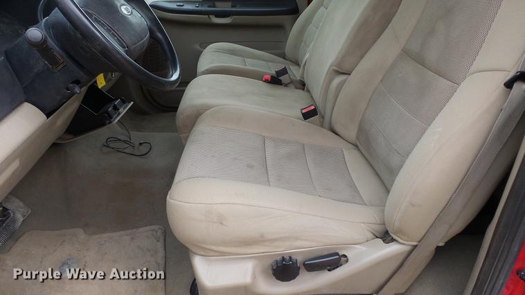 image for item DC2432 2006 Ford F350 Super Duty XLT flatbed pickup truck