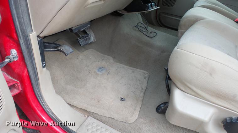 image for item DC2432 2006 Ford F350 Super Duty XLT flatbed pickup truck