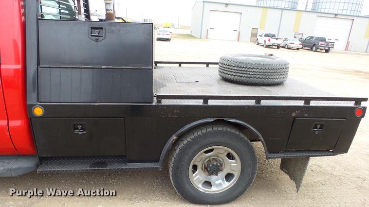 image for item DC2432 2006 Ford F350 Super Duty XLT flatbed pickup truck