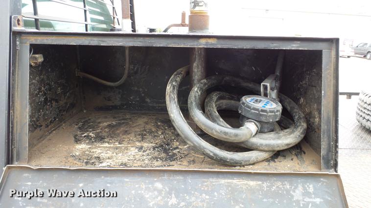 image for item DC2432 2006 Ford F350 Super Duty XLT flatbed pickup truck