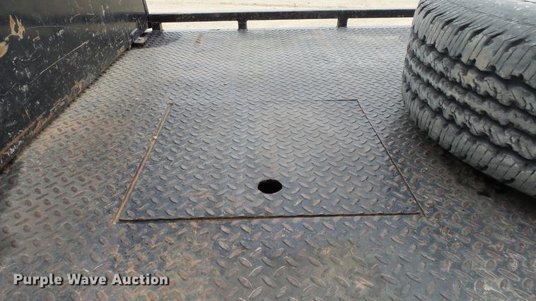 image for item DC2432 2006 Ford F350 Super Duty XLT flatbed pickup truck