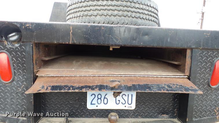 image for item DC2432 2006 Ford F350 Super Duty XLT flatbed pickup truck