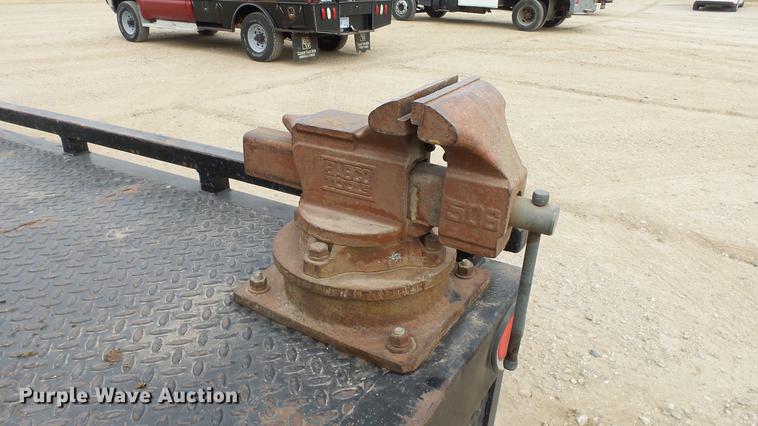 image for item DC2432 2006 Ford F350 Super Duty XLT flatbed pickup truck