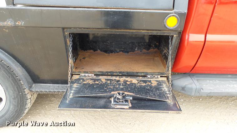 image for item DC2432 2006 Ford F350 Super Duty XLT flatbed pickup truck