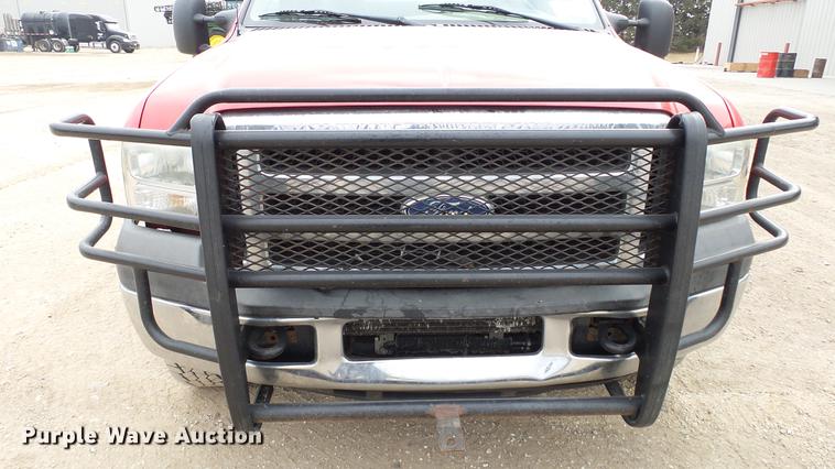 image for item DC2432 2006 Ford F350 Super Duty XLT flatbed pickup truck
