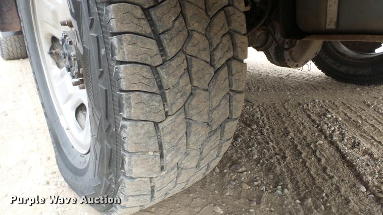 image for item DC2432 2006 Ford F350 Super Duty XLT flatbed pickup truck