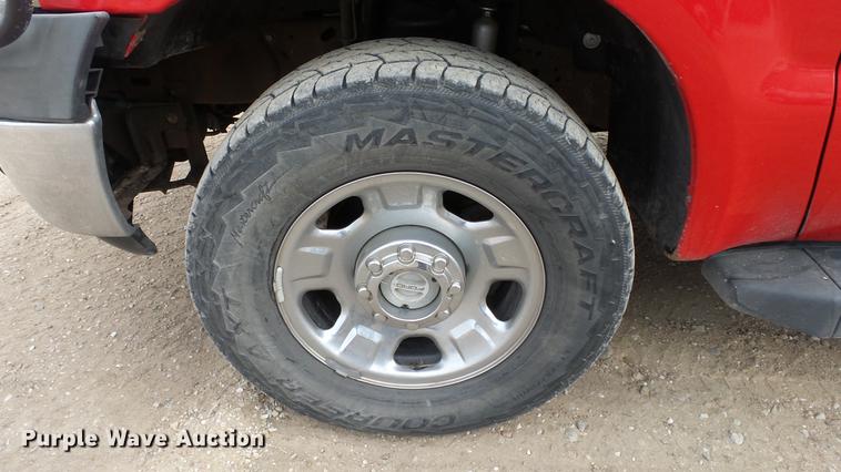 image for item DC2432 2006 Ford F350 Super Duty XLT flatbed pickup truck