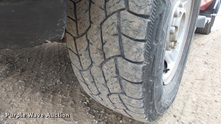 image for item DC2432 2006 Ford F350 Super Duty XLT flatbed pickup truck