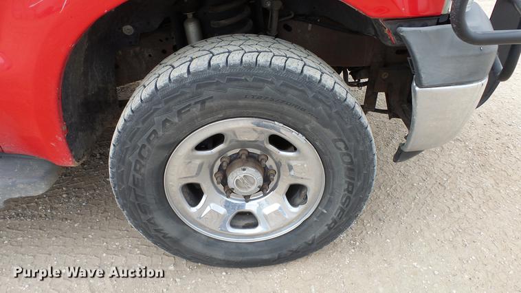 image for item DC2432 2006 Ford F350 Super Duty XLT flatbed pickup truck